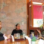 Reconoce Brissa Arroyo trayectoria de Yareni Pérez, galardonada con la presea “Mujer michoacana 2025”
