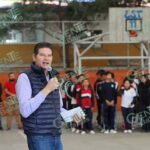 Alfonso Martínez lleva agua a planteles educativos, al oriente de Morelia