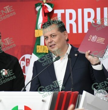 Bedolla entregó a diputados su Quinto Informe sin anexos: Memo Valencia