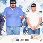 Capturan a dos hombres en posesión de un arma de fuego