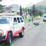 Muere un niño y un joven tras ser embestida su motocicleta por un camión