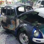 Incendian armados un taxi en el barrio de La Bodega de Acapulco