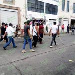 ¡Zafarrancho entre comerciantes y policías!
