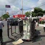 ¡Choca patrulla con taxi! El saldo fue de dos uniformados lesionados