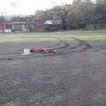 Abandonan cadáver en un campo de futbol