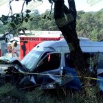 Choque de frente entre Urvan y una pick-upo deja dos muertos y 16 heridos