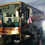 Choque de autobús de pasajeros deja ocho lesionados