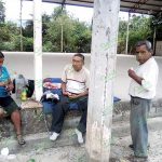 Encadenan en Ostula a paterfamilias por oponerse a cierre de escuela