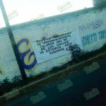 Colocan narco mantas en Uruapan