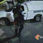 Dejan cuerpo ensabanado dentro de un coche en Acapulco