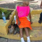 Detienen y amarran desnudo a un presunto ladrón