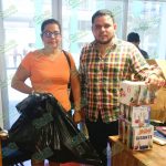 Oscar de la Peña entrega presentes a planteles escolares para celebrar a las madres