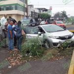 Aparatoso accidente, deja herida a conductora