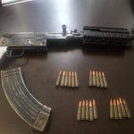 Capturan a un individuo con dos armas de fuego y vehículo robado