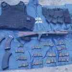 Detienen a masculino en posesión de armas de fuego