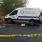 Localizan tres cadáveres baleados dentro de una camioneta