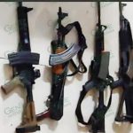 Detienen a un sujeto en posesión de vehículo robado y con armas de fuego