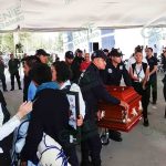 Realizan homenaje póstumo a policías asesinados en Aguililla