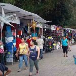 Comerciantes y gobierno “chocan” por permiso para tianguis navideño