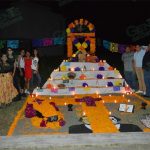 En Lázaro Cárdenas, se desborda la festividad de bienvenida a las Ánimas