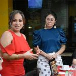 Recibe alcaldesa reconocimiento de grupo de mujeres de la Canaco