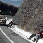 Dejan los cadáveres de dos hombres y una mujer sobre la autopista Morelia-Salamanca