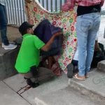 En Aquila, mujer da a luz en el piso por falta de médicos