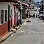 Persiguen a un hombre para darle muerte