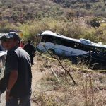 Se desbarranca autobús de peregrinos; hubo tres muertos y 41 lesionados