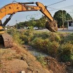 Obras Públicas desazolva canales de Lázaro Cárdenas