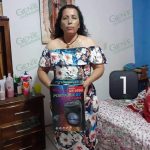 Laura Carmona y Oscar De La Peña reconocen a madres de familia con regalos