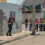 Atacan a balazos a una pareja en su domicilio