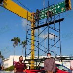 Gobierno de Lázaro Cárdenas mejora equipamiento urbano con nueva señaléticas, en cruceros de la ciudad
