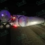 Alarma por volcadura de pipa con amoniaco en autopista Siglo XXI