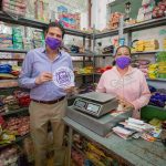 Alfonso Martínez recorre Zacapu para promover el consumo local y entregar material de protección