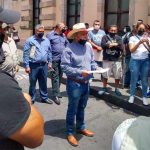 Atiende diputado Salvador Arvizu a transportistas
