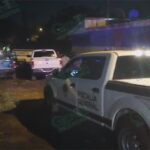 Tiran los cadáveres de dos personas envueltos en bolsas de plástico