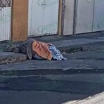 En calles de la colonia Independencia de Morelia, un hombre fue asesinado a balazos el día de ayer.