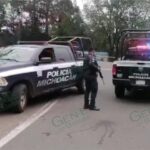 Dejan cadáveres de una pareja dentro de un vehículo