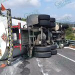 Vuelca pipa cargada de gasolina en autopista Pátzcuaro-Cuitzeo