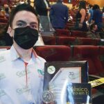 Reconocen con Presea a estudiante de excelencia de Cecytem 05 Guacamayas