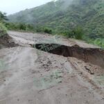 Piden extremar precauciones en Arteaga por cortes carreteros