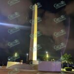 De dorado el obelisco para concientizar sobre cáncer