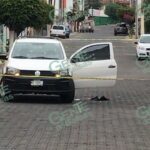 Atentan a balazos contra conductor de camioneta