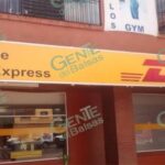 Asaltan en forma violenta empresa de paquetería