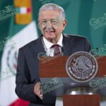 Promete AMLO pago a maestros en 8 días; va contra los aviadores