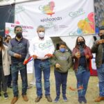 Inaugura Bedolla pista de hielo en Ceconexpo
