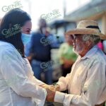 Gloria Tapia recorre localidades del Distrito de Zitácuaro y entrega apoyos a la población