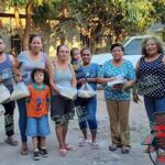 Fanny Arreola entrega apoyos alimentarios a las familias del Distrito de Apatzingán