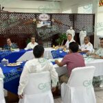 Comandante de X Zona Naval realiza reconocimiento a la labor periodística